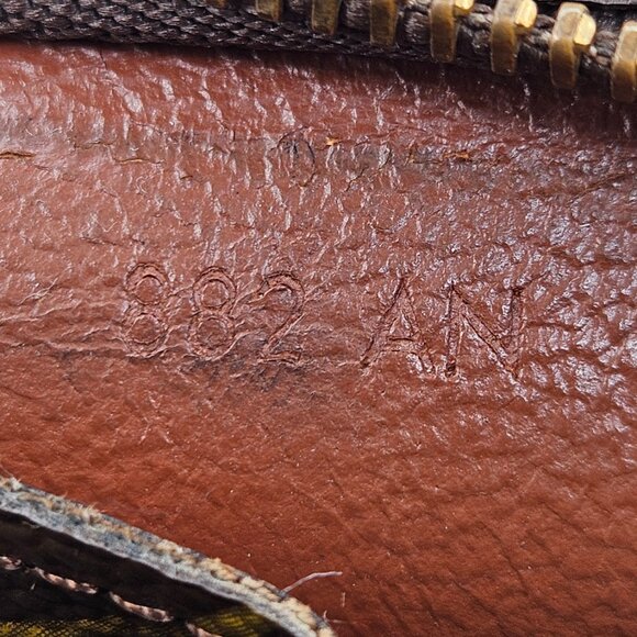 Louis Vuitton Monogram Pouch 26 cm - Picture 4 of 14